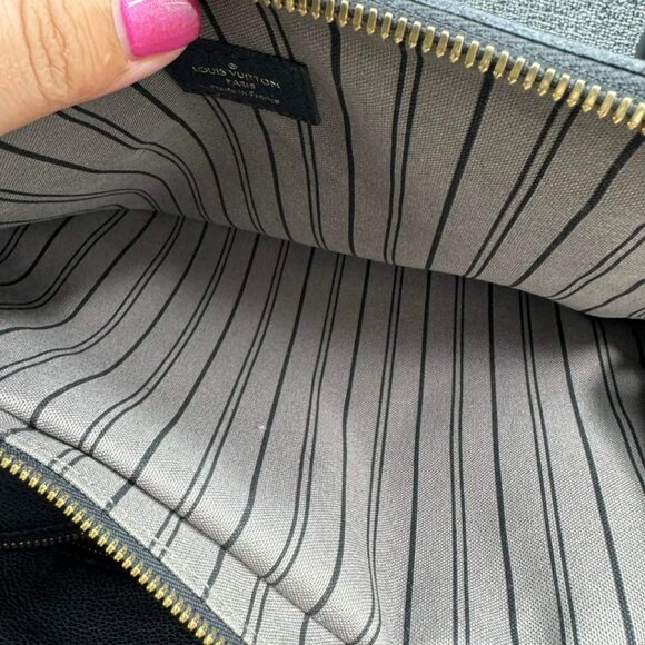 100%  Authentic Louis Vuitton Marais MM Empreinte Shoulder Bag - Picture 11 of 11